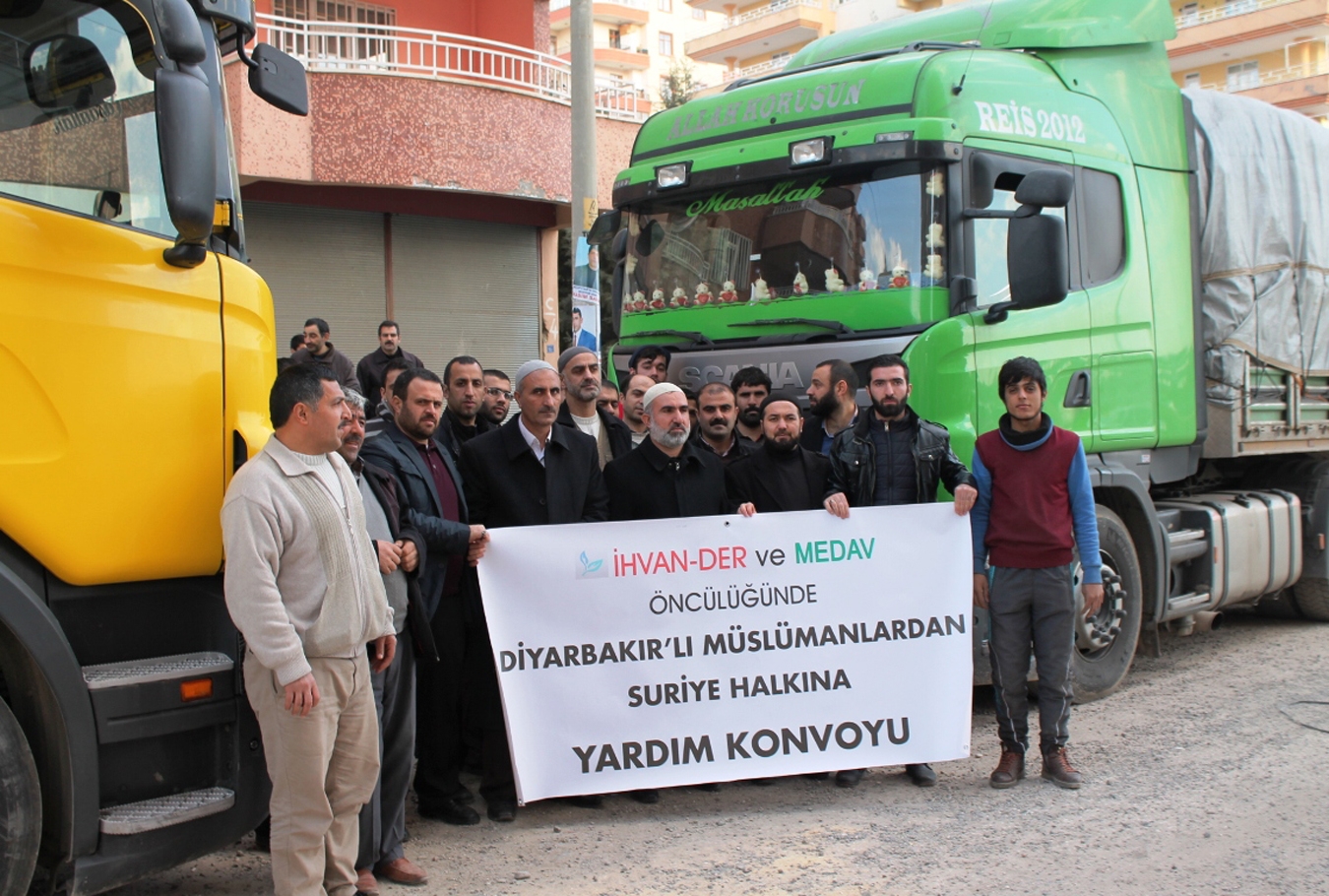 Diyarbakır’dan Suriye’ye 4 TIR yardım